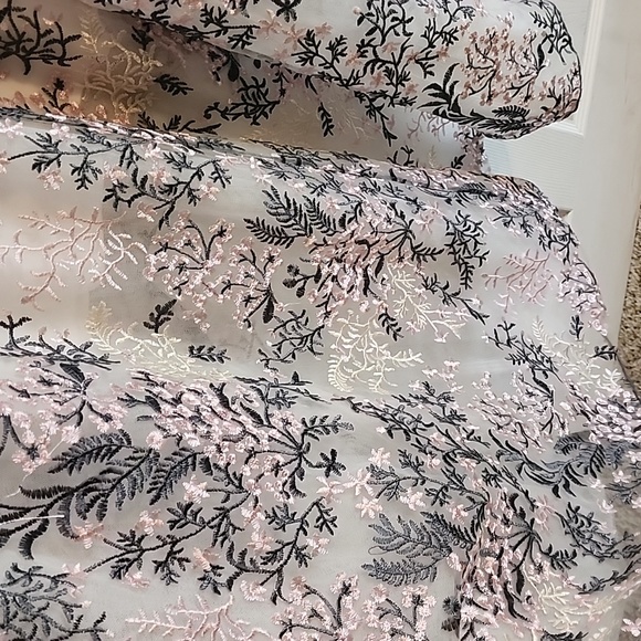 I.N. Embroidered  hi-lo delicately  beautiful dress formal or prom ready - Picture 10 of 13